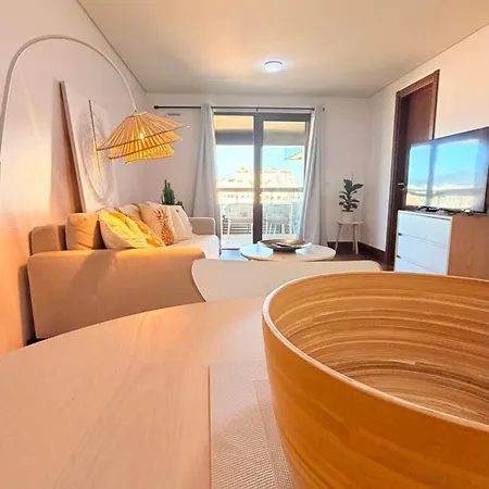 Διαμέρισμα Seaside One Bedroom With Terraces, Garage & Swimming Pool *