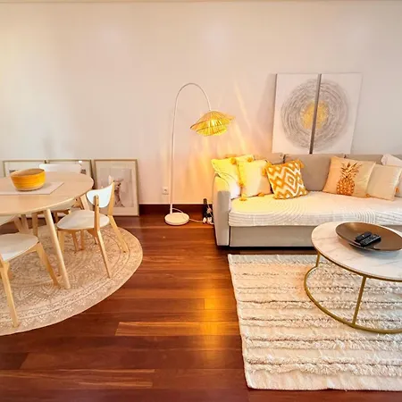 Seaside One Bedroom With Terraces, Garage & Swimming Pool Apartamento *