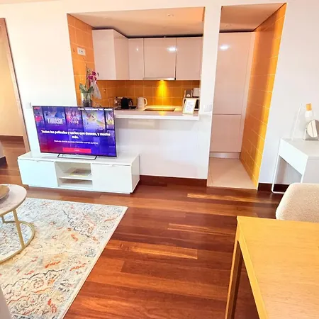 Διαμέρισμα Seaside One Bedroom With Terraces, Garage & Swimming Pool