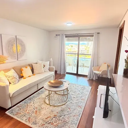 Διαμέρισμα Seaside One Bedroom With Terraces, Garage & Swimming Pool