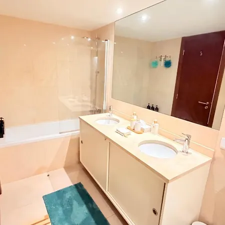 Seaside One Bedroom With Terraces, Garage & Swimming Pool Διαμέρισμα