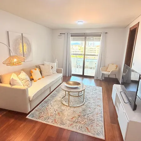 Seaside One Bedroom With Terraces, Garage & Swimming Pool Διαμέρισμα *